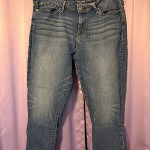 Signature by Levi Strauss Women's Capri Jeans